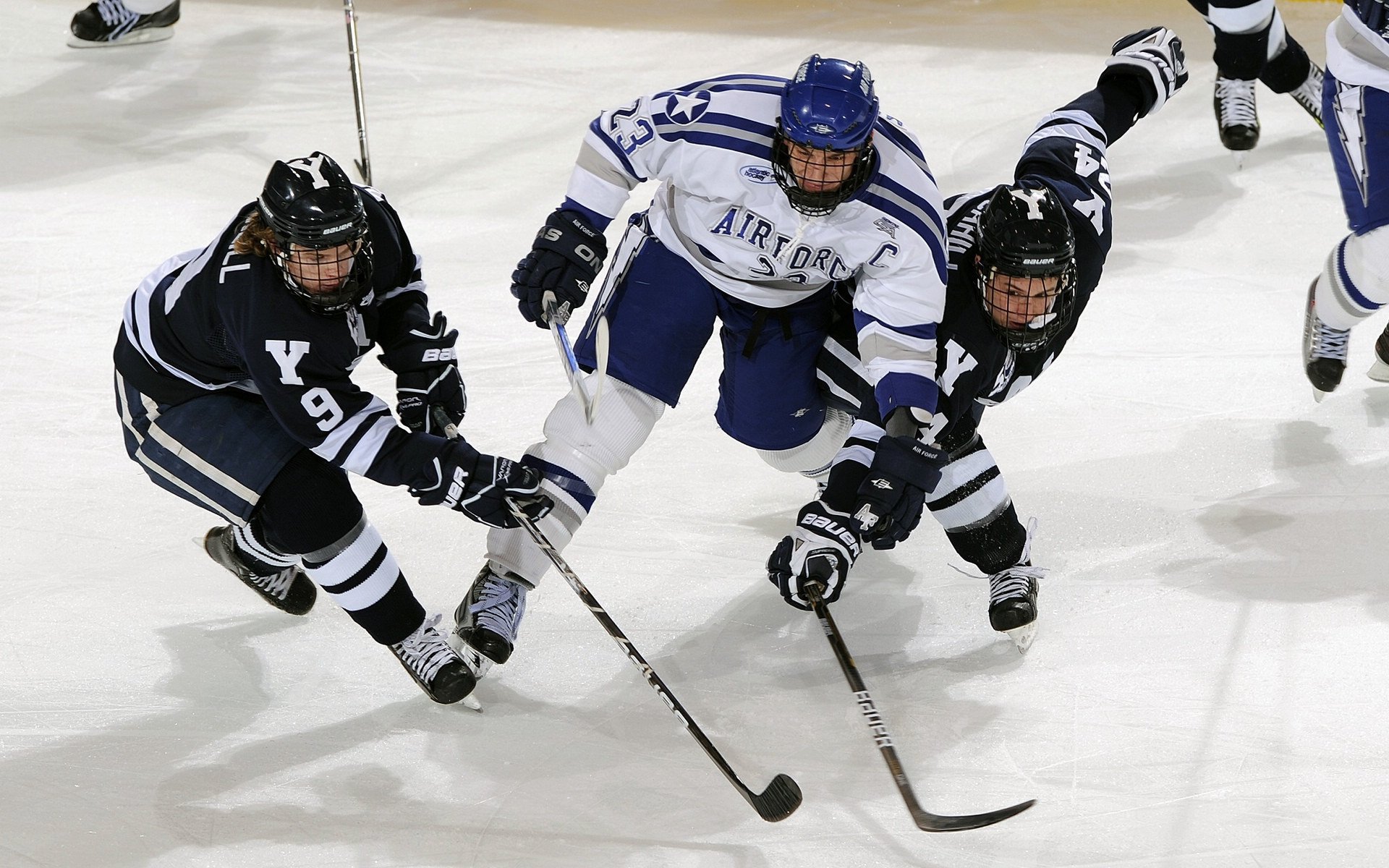 球场外的公益力量：足球推动社会责任的新维度，足球场意义
