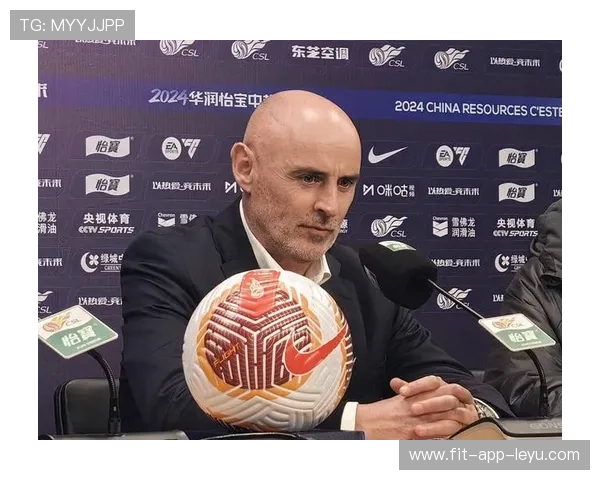 上海海港穆斯卡特带队卫冕，最佳教练归属引热议